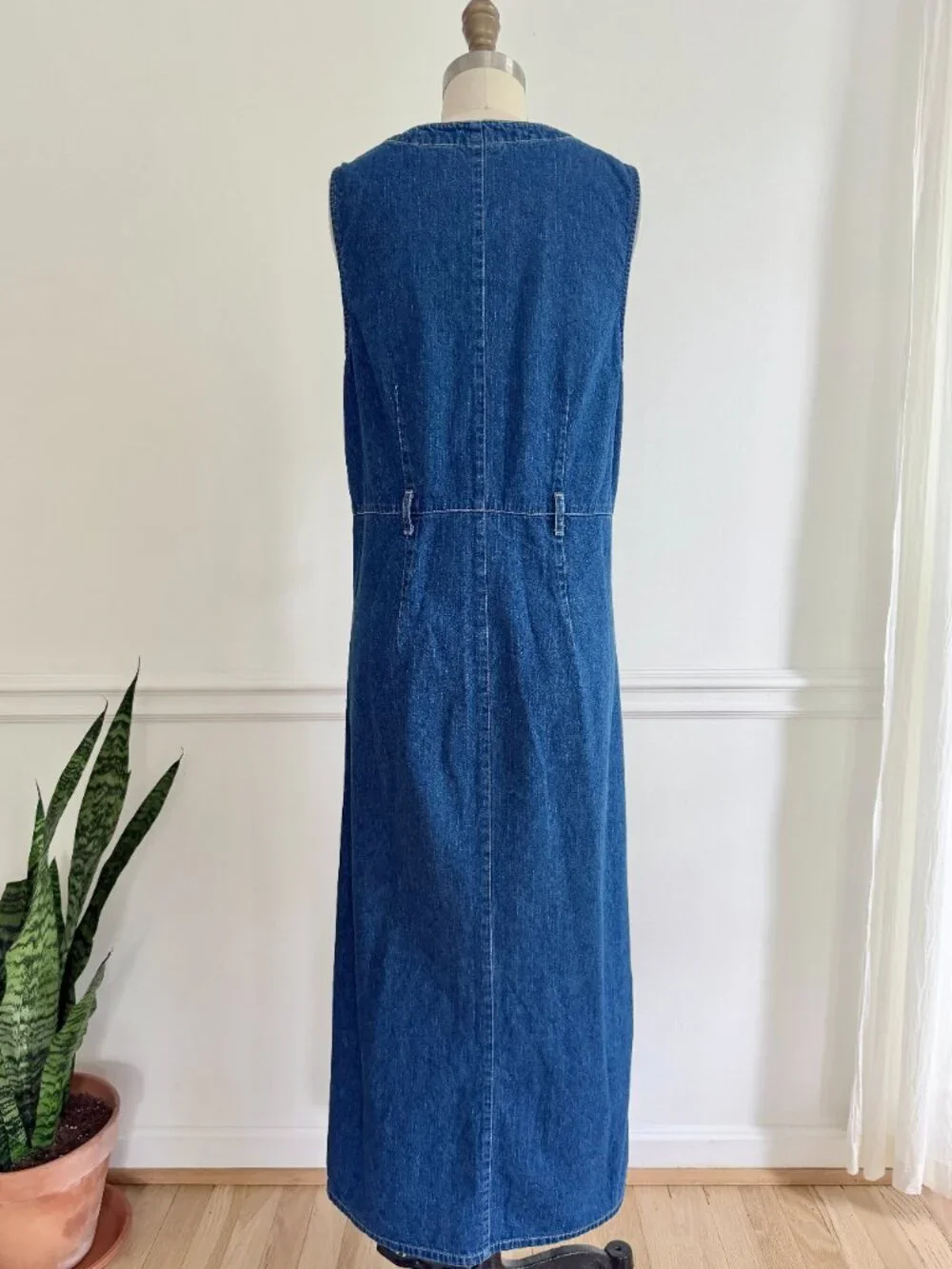 Vintage Denim Sleeveless Button-Front Maxi Dress with Pockets - Picture 5 of 7
